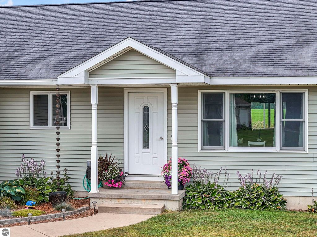 Photo of 5232 S North Country Drive, Lake City, MI 49651 (MLS # 1937483)