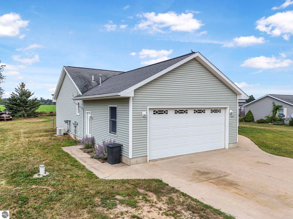 Photo of 5232 S North Country Drive, Lake City, MI 49651 (MLS # 1937483)