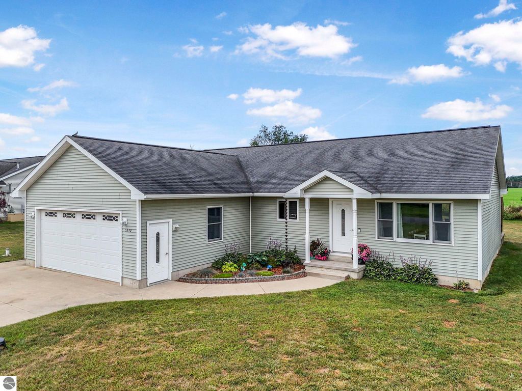 Photo of 5232 S North Country Drive, Lake City, MI 49651 (MLS # 1937483)
