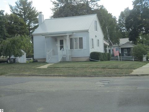Photo of 302 E Marshall Street, Alma, MI 48801 (MLS # 1939384)