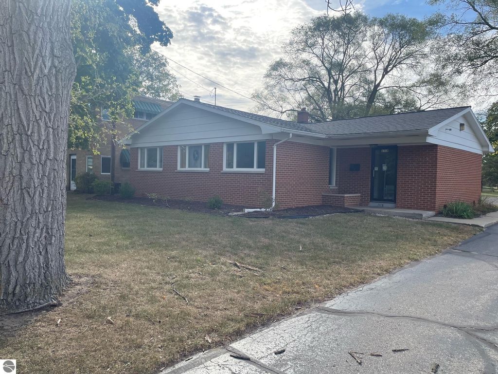 Photo of 1114 E Chippewa Street, Mt Pleasant, MI 48858 (MLS # 1927952)