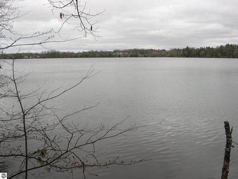 Photo of 1581 Edgewater Ridge, Traverse City, MI 49684 (MLS # 1914245)