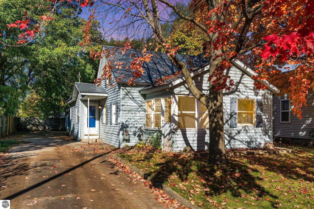 Photo of 1220 Belnap Street, Mt Pleasant, MI 48858 (MLS # 1939975)