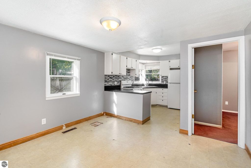 Photo of 1220 Belnap Street, Mt Pleasant, MI 48858 (MLS # 1939975)