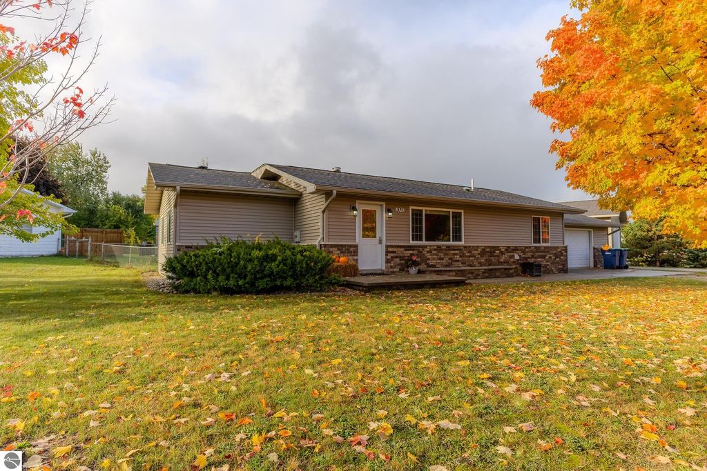 Photo of 3093 Horseshoe Drive, Traverse City, MI 49684 (MLS # 1939878)