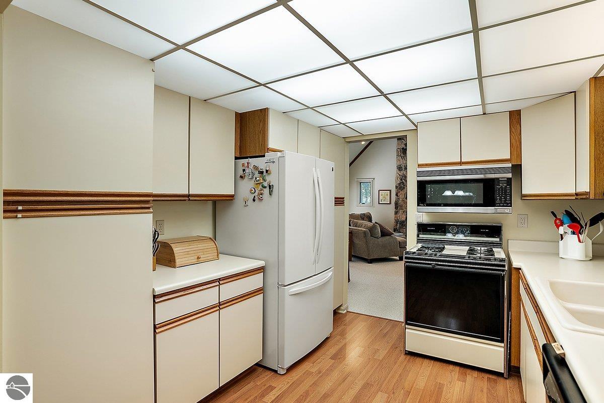 Charlevoix, Michigan 49720, United States, 4 Bedrooms Bedrooms, ,3 BathroomsBathrooms,Residential,Active,168639