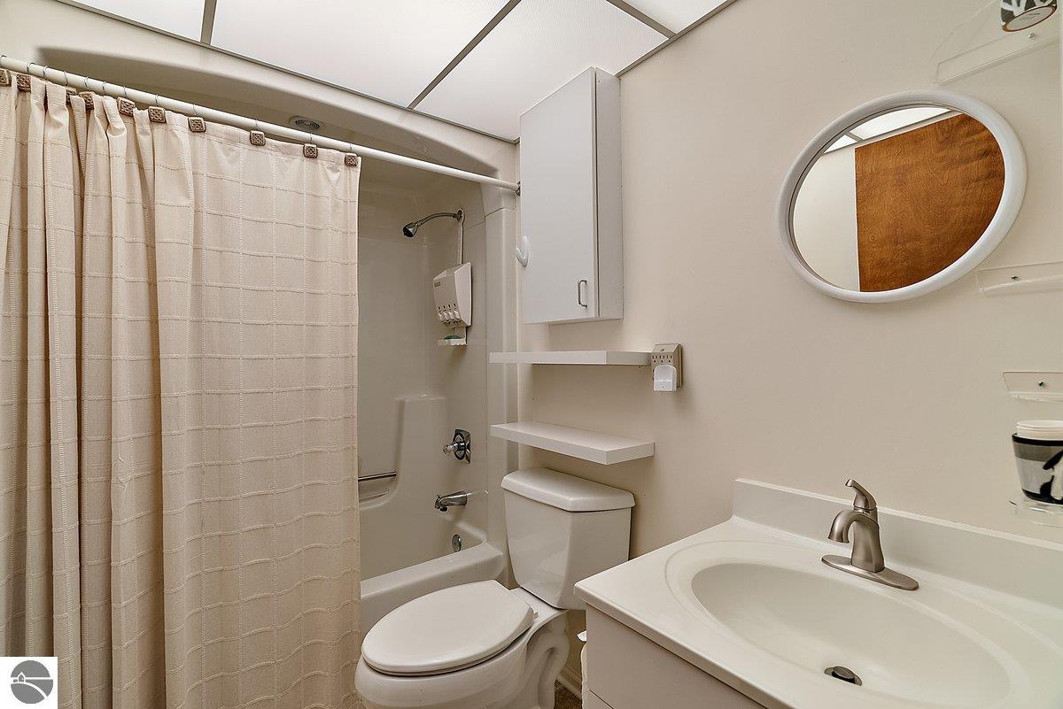 Charlevoix, Michigan 49720, United States, 4 Bedrooms Bedrooms, ,3 BathroomsBathrooms,Residential,Active,168639