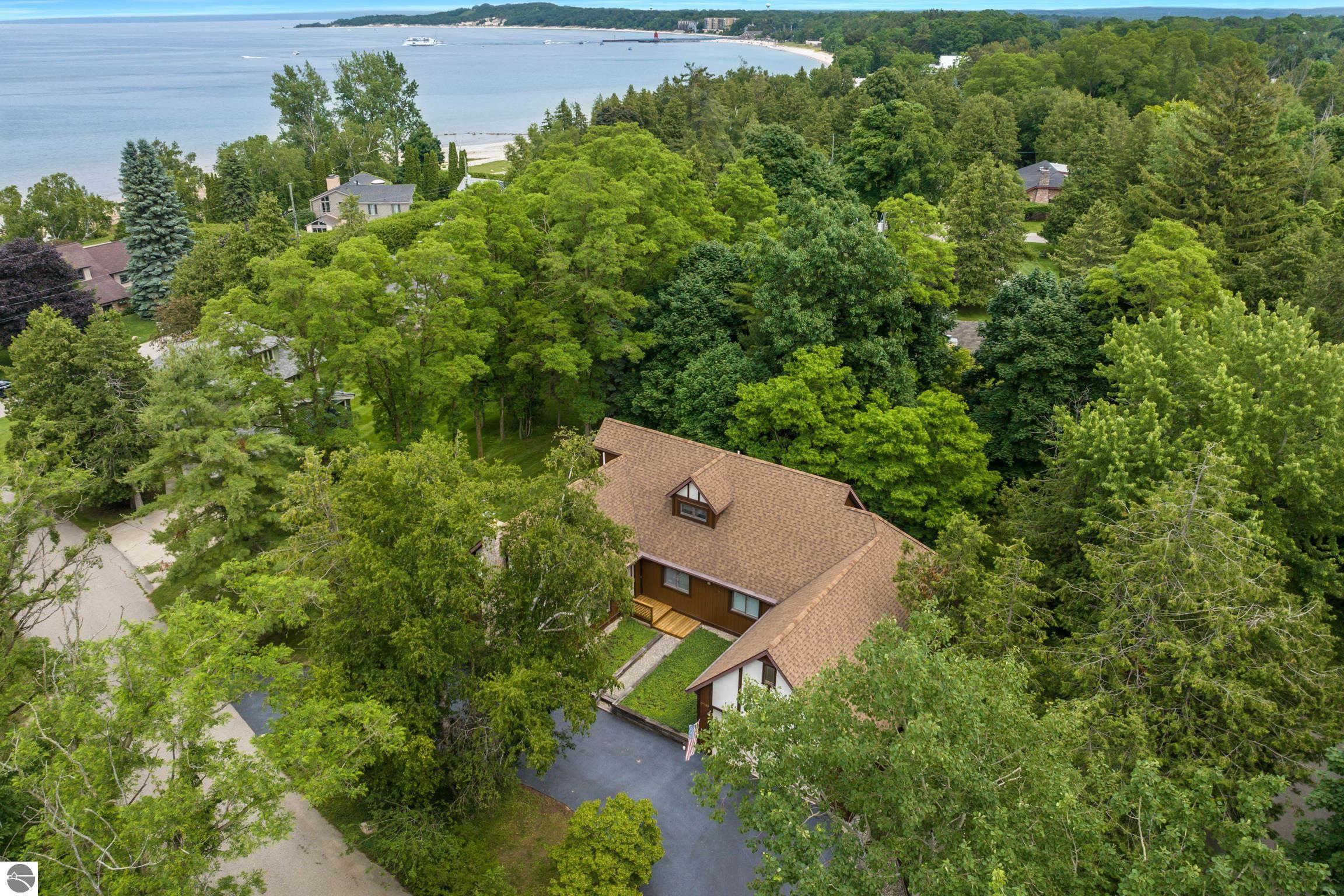 Charlevoix, Michigan 49720, United States, 4 Bedrooms Bedrooms, ,3 BathroomsBathrooms,Residential,Active,168639