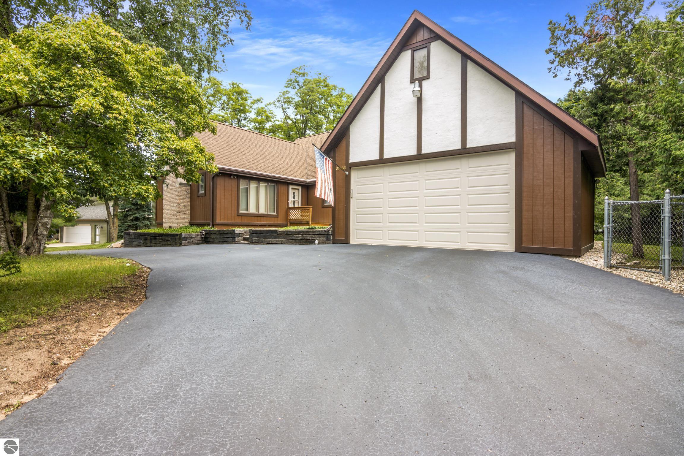 Charlevoix, Michigan 49720, United States, 4 Bedrooms Bedrooms, ,3 BathroomsBathrooms,Residential,Active,168639 Charlevoix, Michigan 49720, United States, 4 Bedrooms Bedrooms, ,3 BathroomsBathrooms,Residential,Active,168639