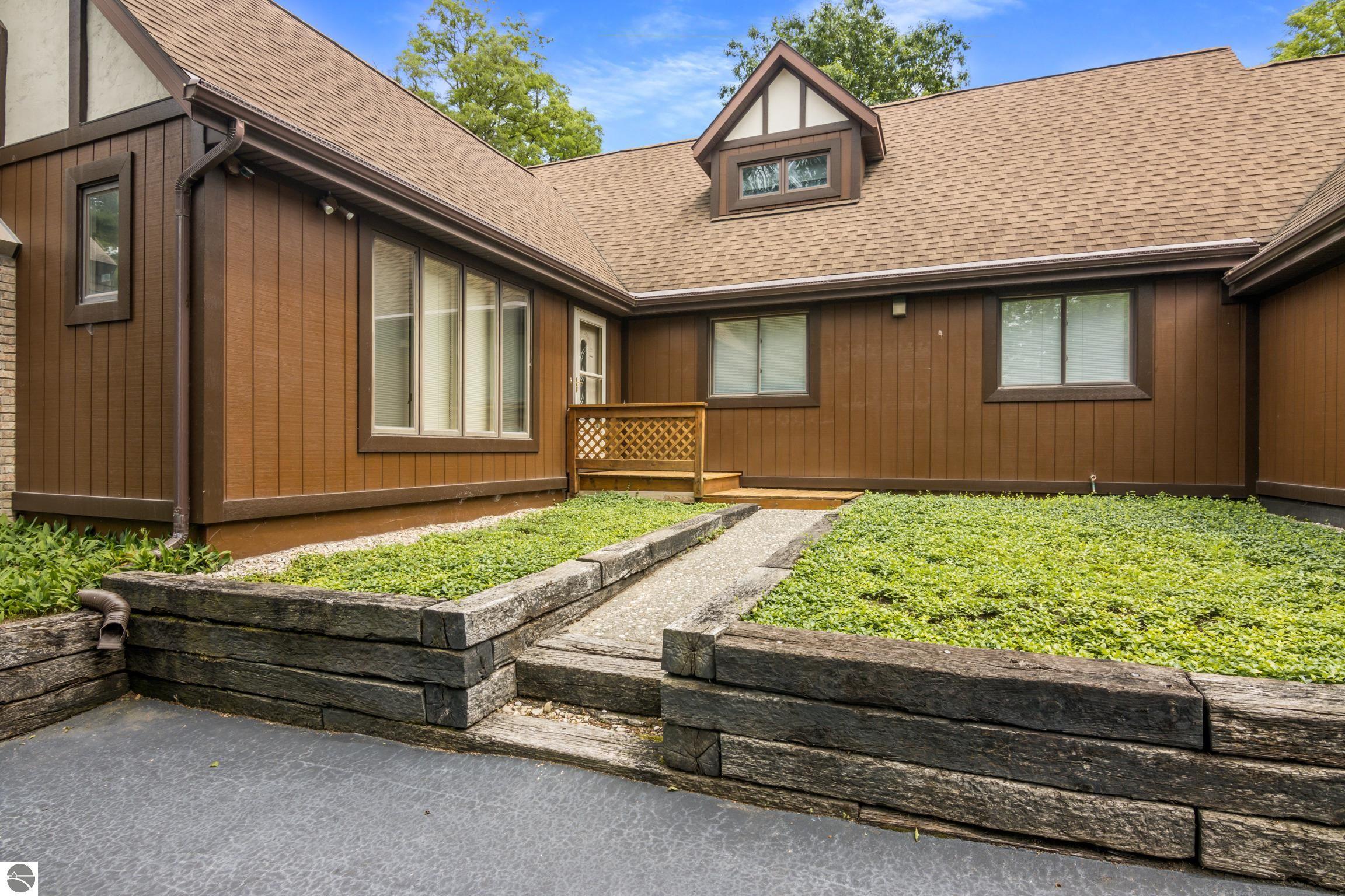 Charlevoix, Michigan 49720, United States, 4 Bedrooms Bedrooms, ,3 BathroomsBathrooms,Residential,Active,168639