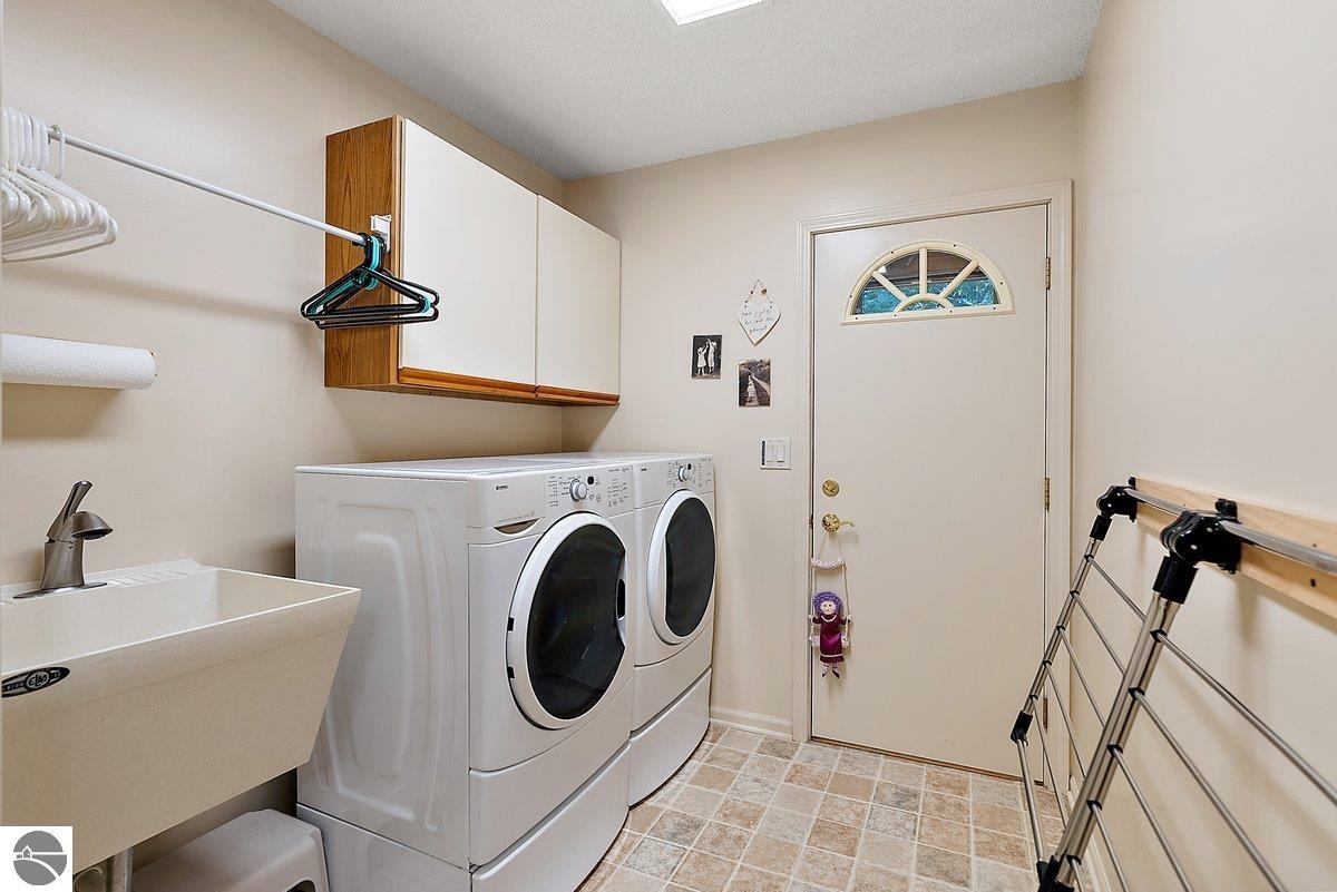 Charlevoix, Michigan 49720, United States, 4 Bedrooms Bedrooms, ,3 BathroomsBathrooms,Residential,Active,168639