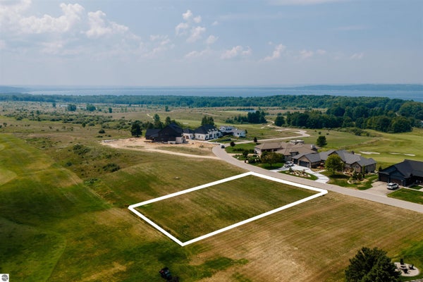4182 DORNOCH CT, WILLIAMSBURG, MI 49690 - Image d9f59256f2b0bd2ad00af3c847caea61/1142826557