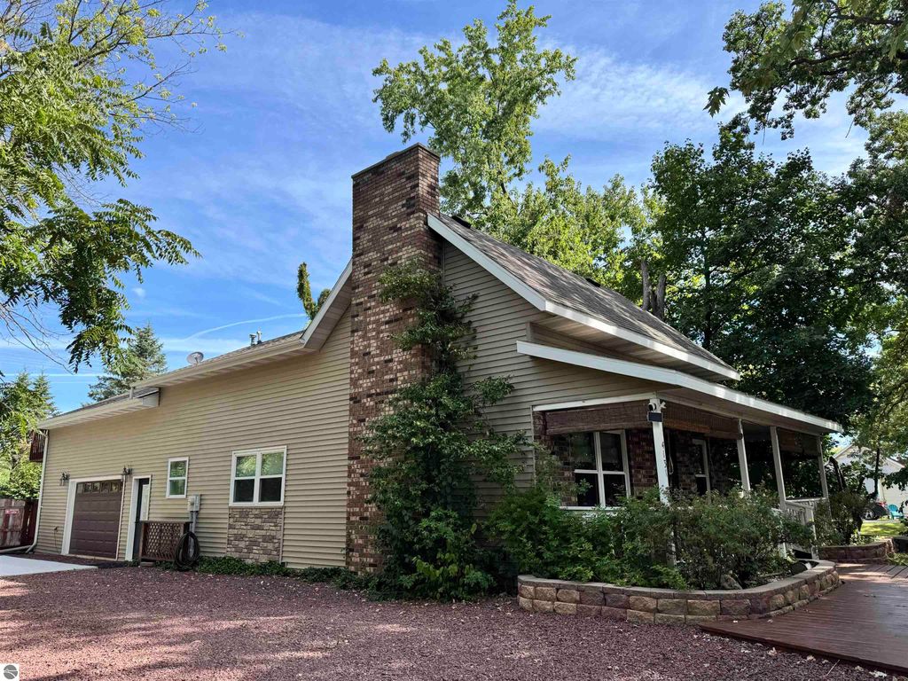 Photo of 4131 E Rosebush Road, Rosebush, MI 48878 (MLS # 1938512)