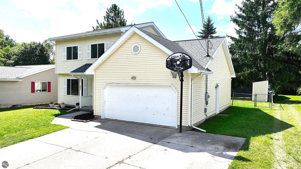 Photo of 807 Whitney Street, Mt Pleasant, MI 48858 (MLS # 1938350)