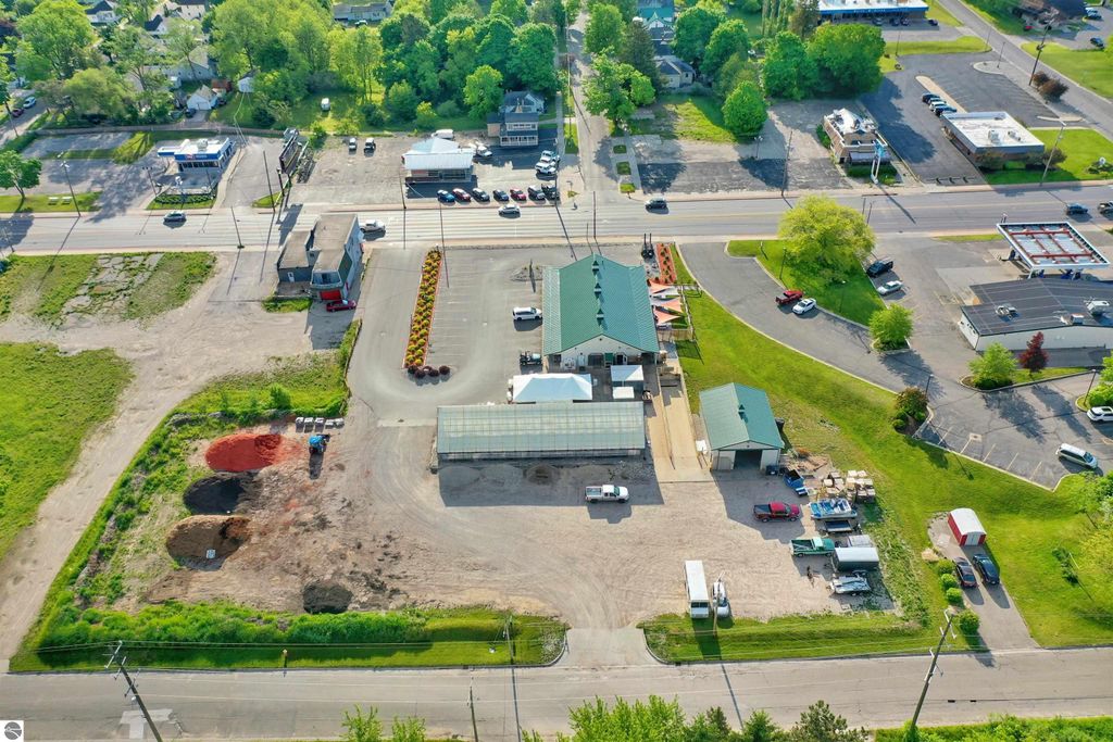 Photo of 916 S Mitchell Street, Cadillac, MI 49601 (MLS # 1930471)