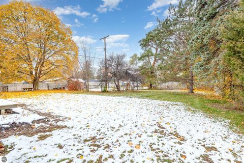 Tiny photo for 313 E Hillcrest Street, Alma, MI 48801 (MLS # 1940467)