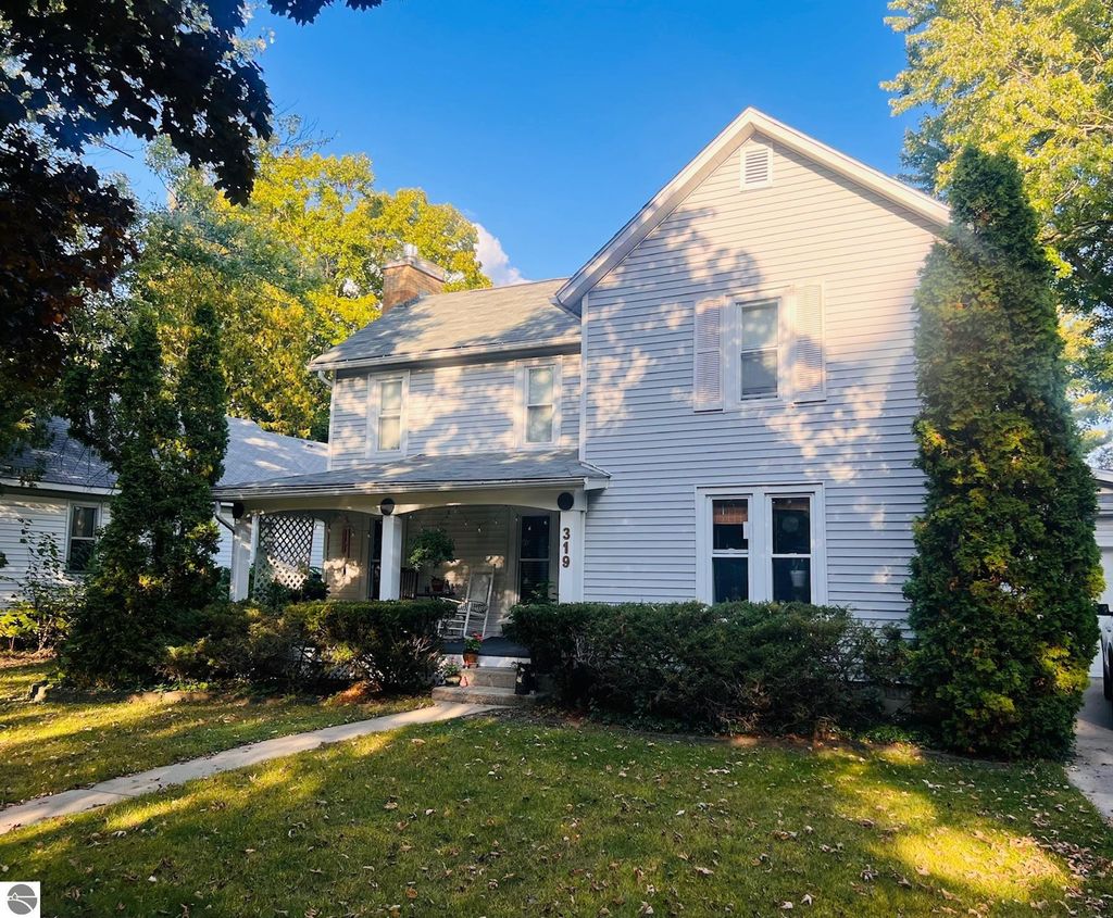 Photo of 319 S Arnold Street, Mt Pleasant, MI 48858 (MLS # 1939134)