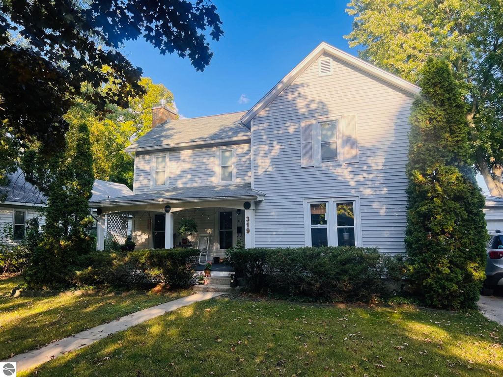 Photo of 319 S Arnold Street, Mt Pleasant, MI 48858 (MLS # 1939134)
