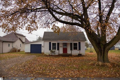 Photo of 532 N Ithaca Street, Ithaca, MI 48847 (MLS # 1940810)