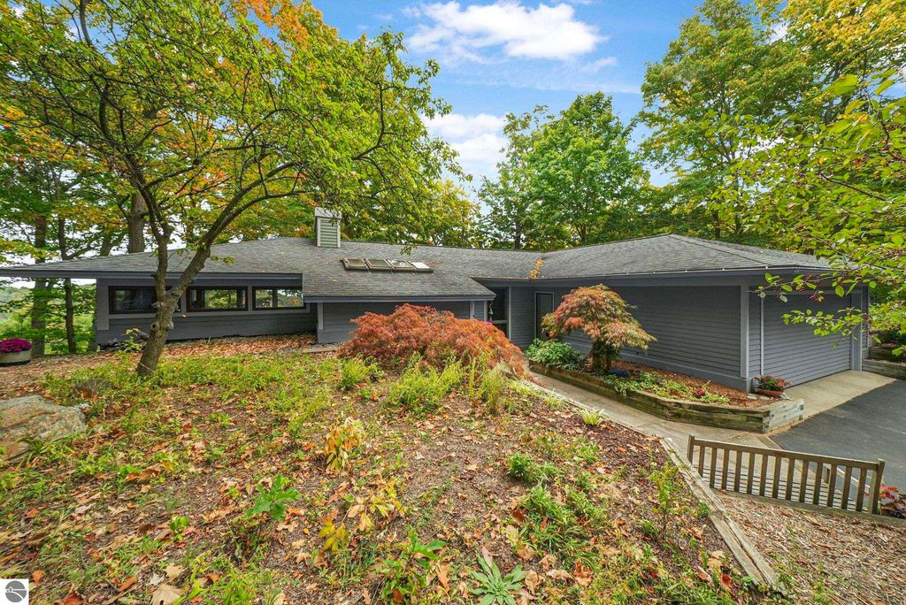 Photo of 3073 Ogidaki Trail, Traverse City, MI 49686 (MLS # 1939684)