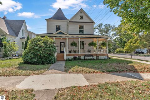 Photo of 337 W Eleventh Street, Traverse City, MI 49684 (MLS # 1939365)
