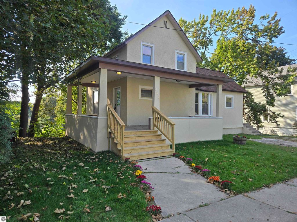 Photo of 313 Holbrook, Cadillac, MI 49601 (MLS # 1938075)