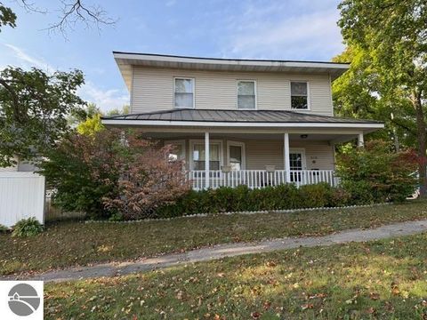 Photo of 319 E Nelson Street, Cadillac, MI 49601 (MLS # 1941308)