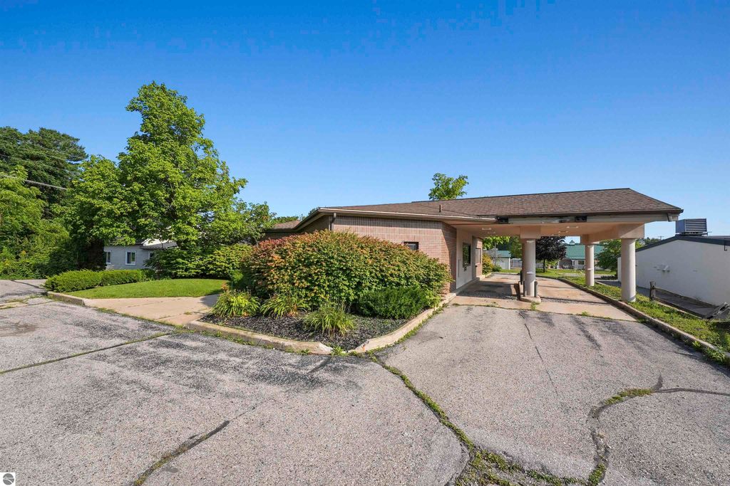 Photo of 150 Granite Street, Cadillac, MI 49601 (MLS # 1925536)