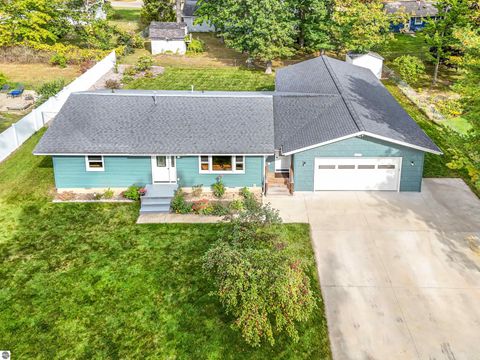 Photo of 1903 Maple Drive, Traverse City, MI 49686 (MLS # 1939370)