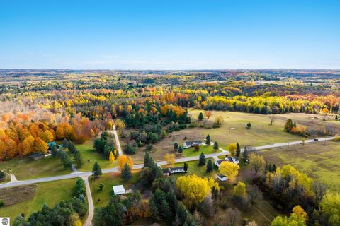 Tiny photo for 20756 200th Avenue, Tustin, MI 49688 (MLS # 1939937)