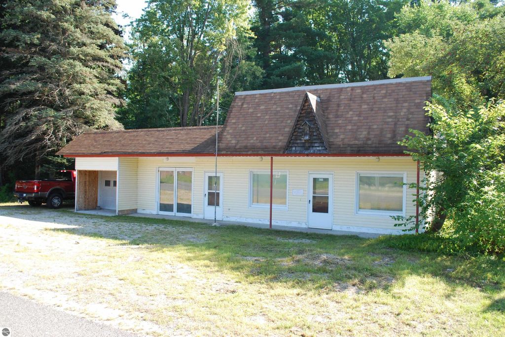 Photo of 2665 J Maddy Parkway, Interlochen, MI 49643 (MLS # 1938166)