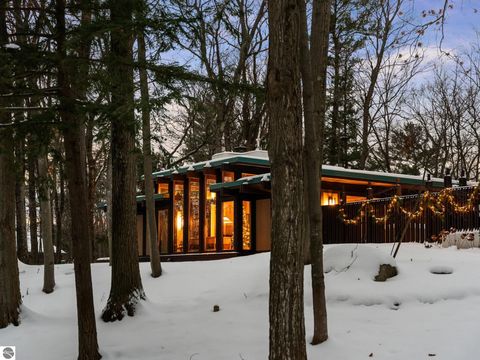 Tiny photo for 2991 Ishpeming Trail, Traverse City, MI 49686 (MLS # 1941164)