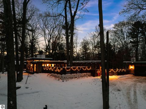 Tiny photo for 2991 Ishpeming Trail, Traverse City, MI 49686 (MLS # 1941164)