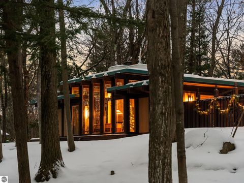 Tiny photo for 2991 Ishpeming Trail, Traverse City, MI 49686 (MLS # 1941164)