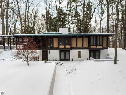 Tiny photo for 2991 Ishpeming Trail, Traverse City, MI 49686 (MLS # 1941164)