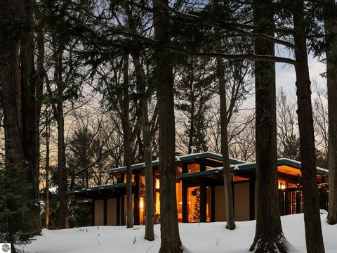 Tiny photo for 2991 Ishpeming Trail, Traverse City, MI 49686 (MLS # 1941164)