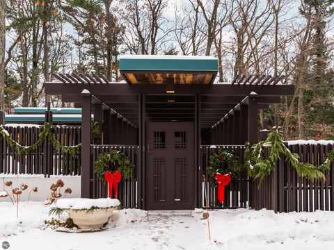 Tiny photo for 2991 Ishpeming Trail, Traverse City, MI 49686 (MLS # 1941164)