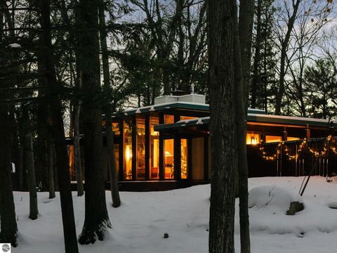 Tiny photo for 2991 Ishpeming Trail, Traverse City, MI 49686 (MLS # 1941164)