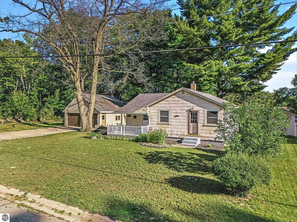 Photo of 2310 Mohawk Place, Cadillac, MI 49601 (MLS # 1938004)