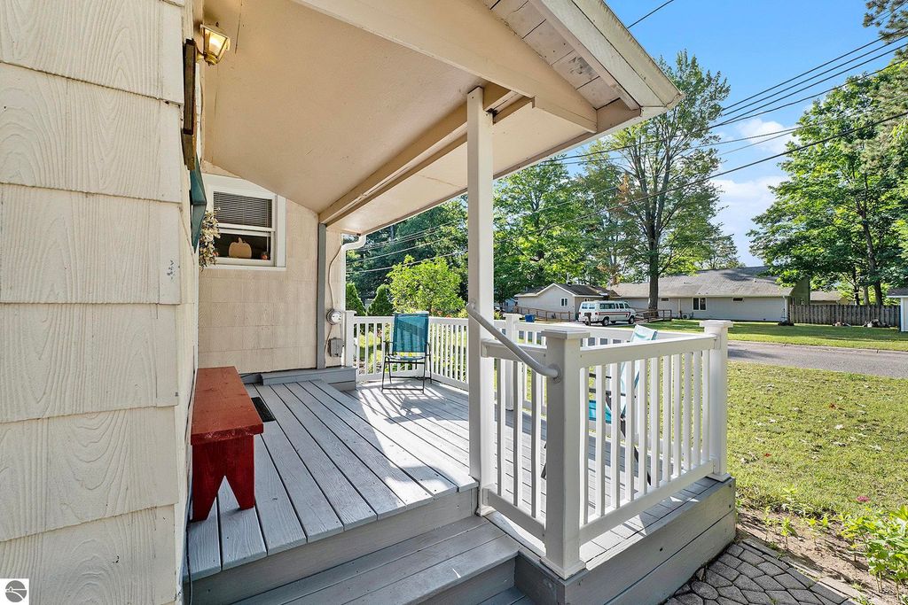 Photo of 2310 Mohawk Place, Cadillac, MI 49601 (MLS # 1938004)