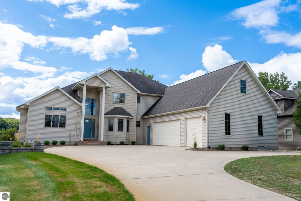 Photo of 1107 Bundy Drive, Lake Isabella, MI 48893 (MLS # 1937966)