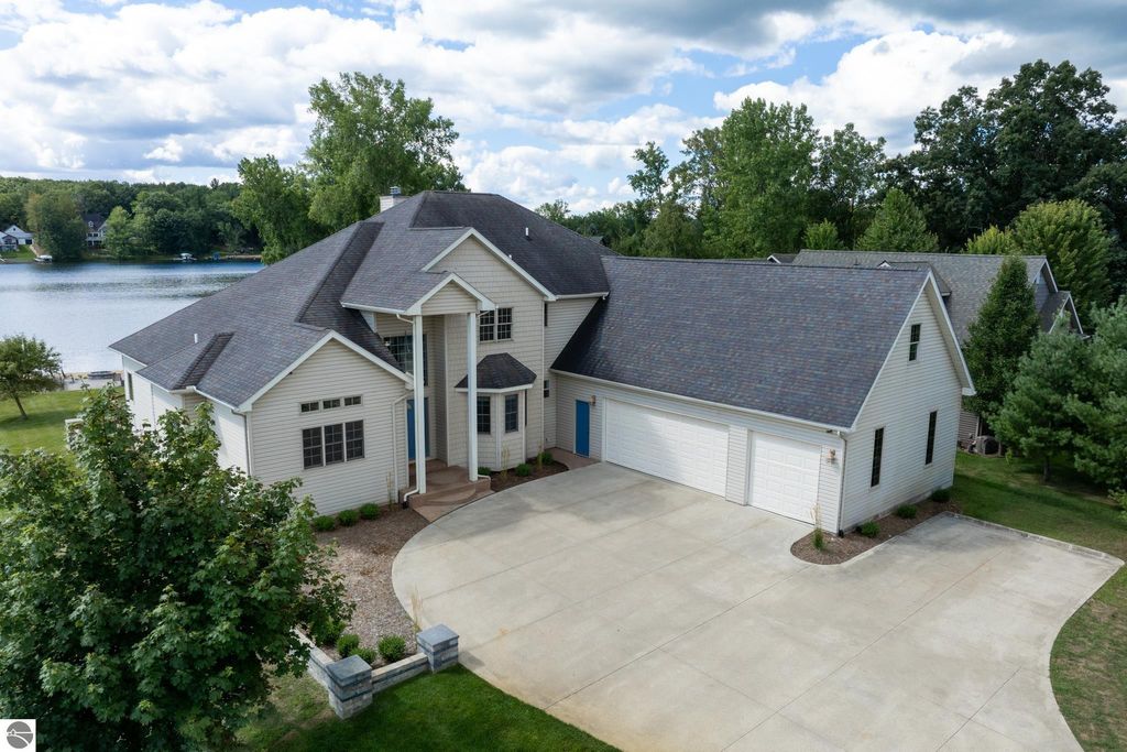 Photo of 1107 Bundy Drive, Lake Isabella, MI 48893 (MLS # 1937966)