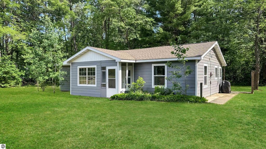 Photo of 180 E Sanborn Road, Lake City, MI 49651 (MLS # 1936359)