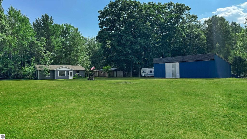 Photo of 180 E Sanborn Road, Lake City, MI 49651 (MLS # 1936359)