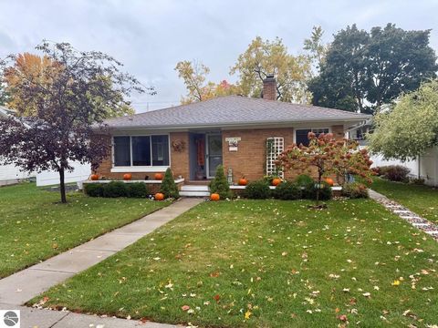 Photo of 406 S University Street, Mt Pleasant, MI 48858 (MLS # 1939756) Photo of 406 S University Street, Mt Pleasant, MI 48858 (MLS # 1939756)