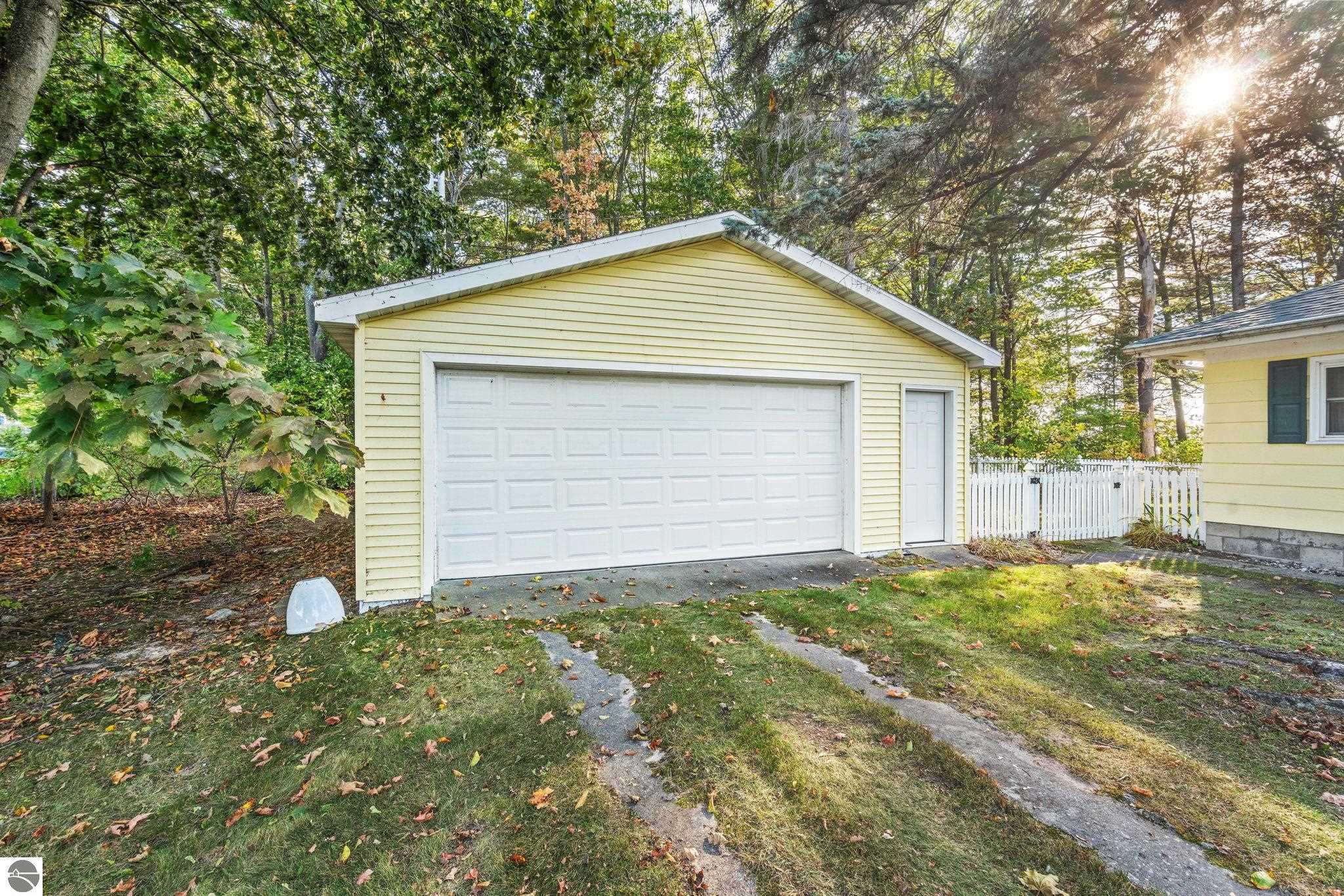 Traverse City, Michigan 49686, United States, 3 Bedrooms Bedrooms, ,2 BathroomsBathrooms,Residential,Pending,227772