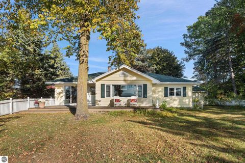 Photo of 13588 Peninsula Drive, Traverse City, MI 49686 (MLS # 1939628)
