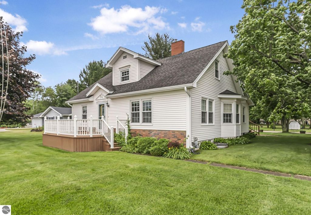 Photo of 1623 Sunnyside Drive, Cadillac, MI 49601 (MLS # 1936853)