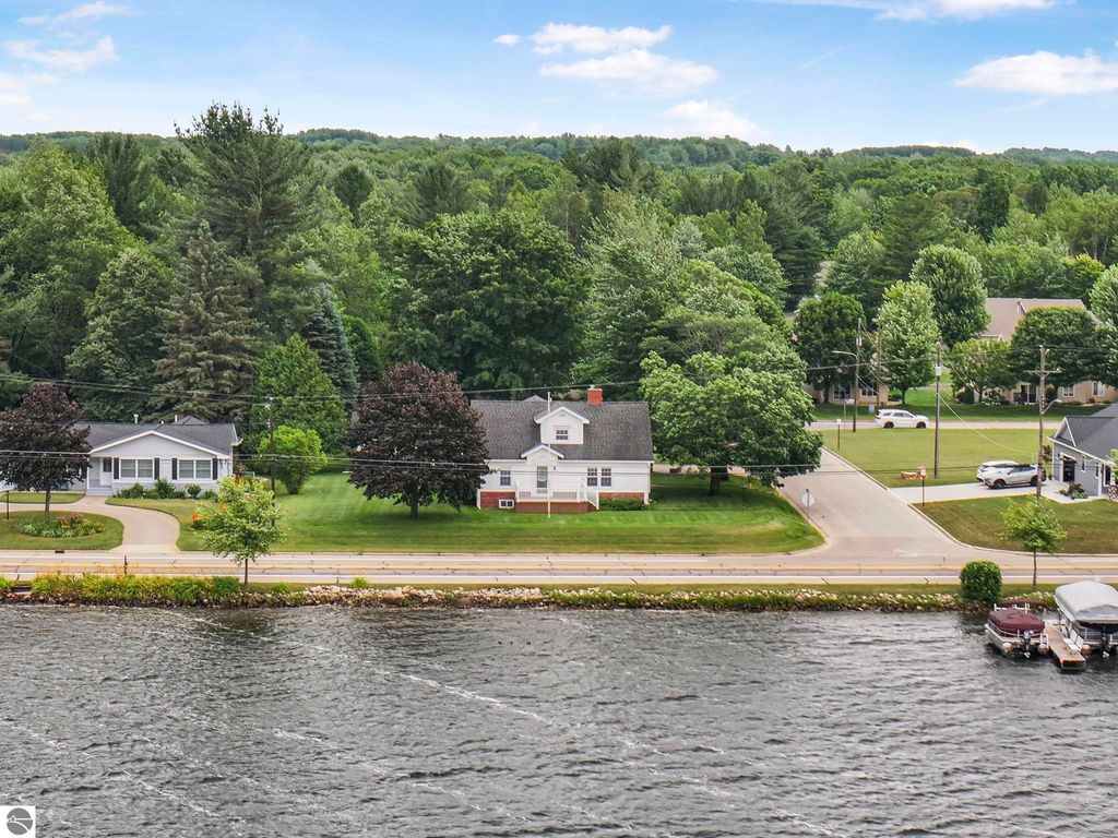 Photo of 1623 Sunnyside Drive, Cadillac, MI 49601 (MLS # 1936853)