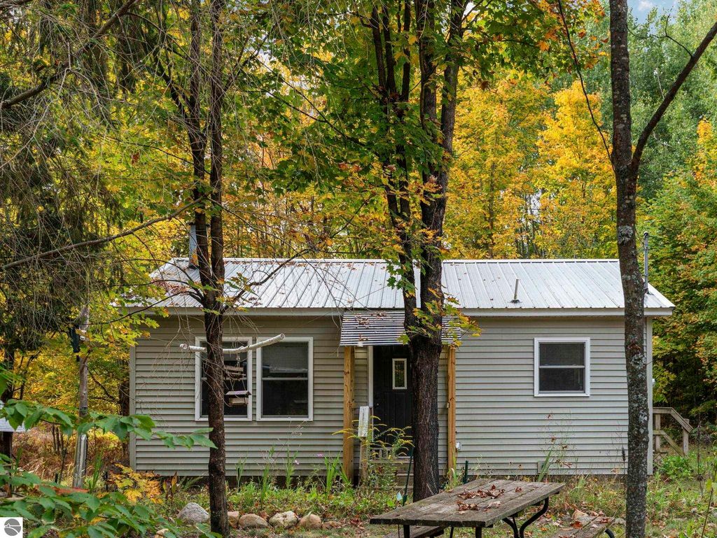 Photo of 2190 34 Road, Cadillac, MI 49601 (MLS # 1939387)